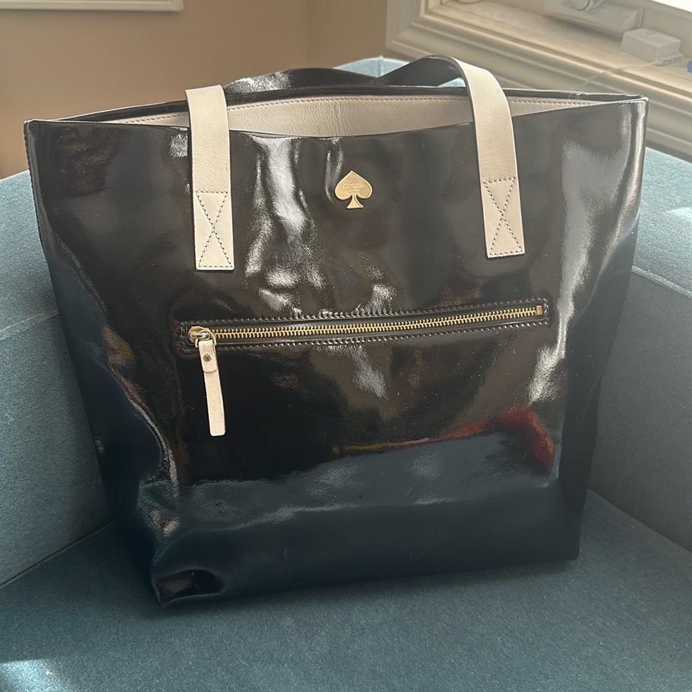 Kate Spade New York Flicker Black & White Patent Leather Zip Bon Shopper Bag
